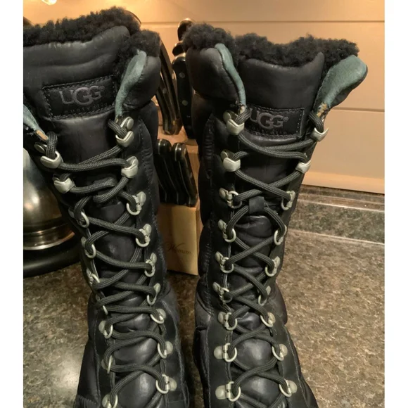 Ugg Kintla Boots - Picture 6 of 10